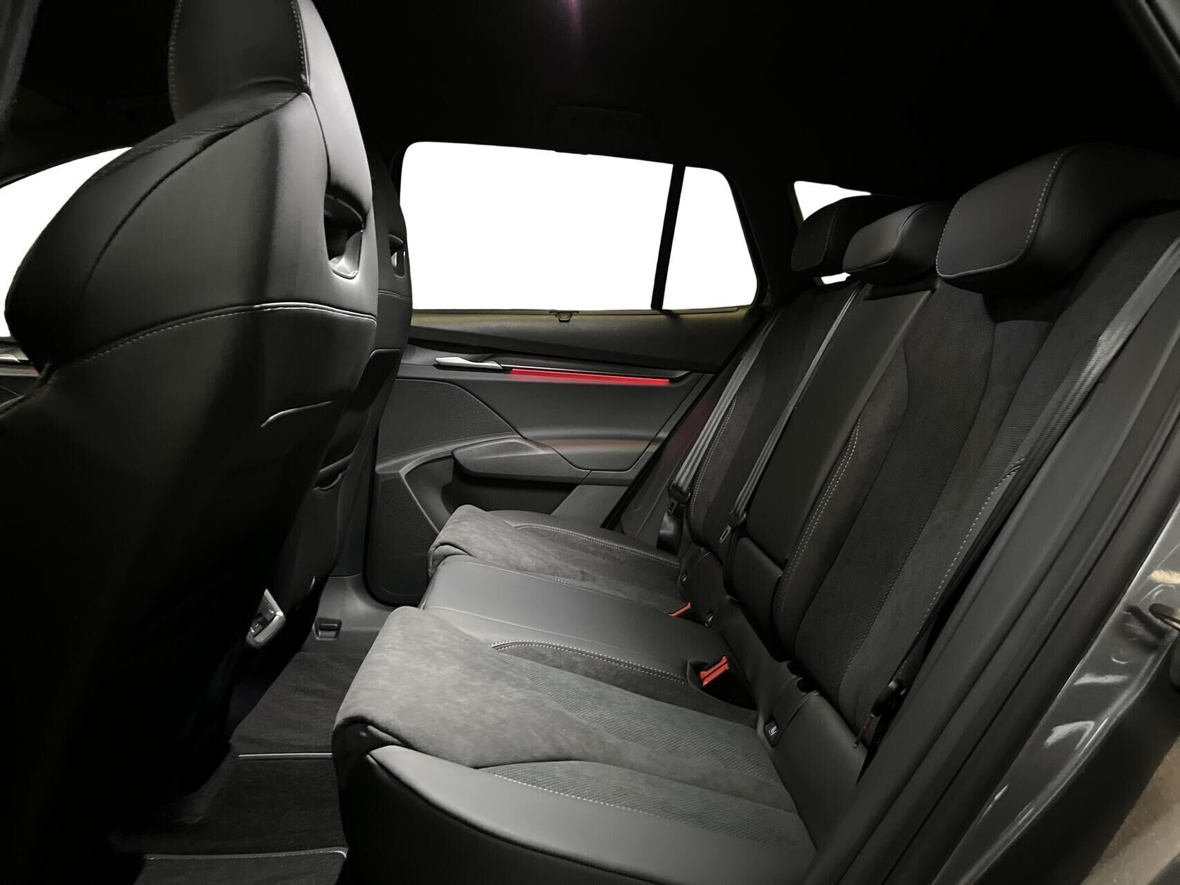 Grå Skoda Enyaq fra 2025