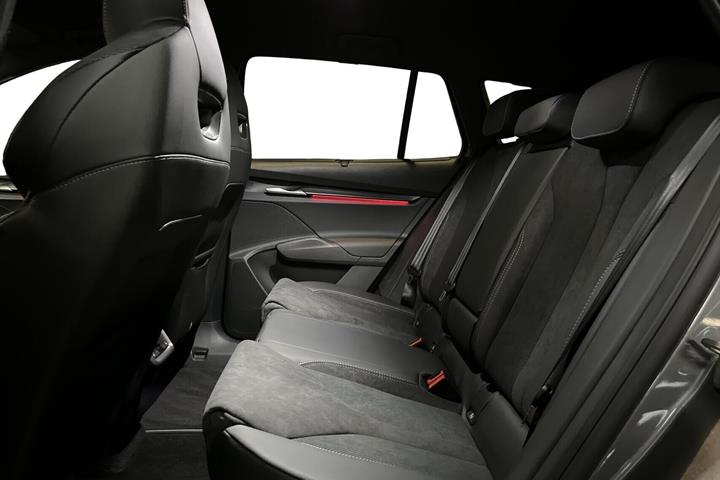 Grå Skoda Enyaq fra 2025