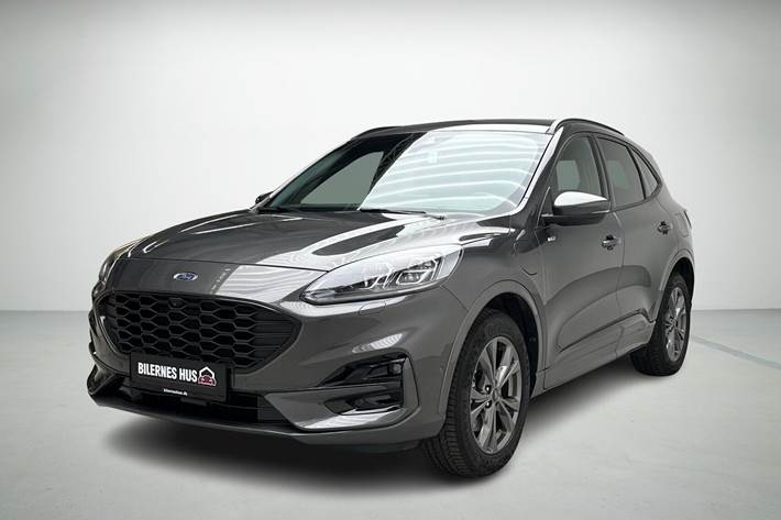 Grå Ford Kuga fra 2021 set udefra