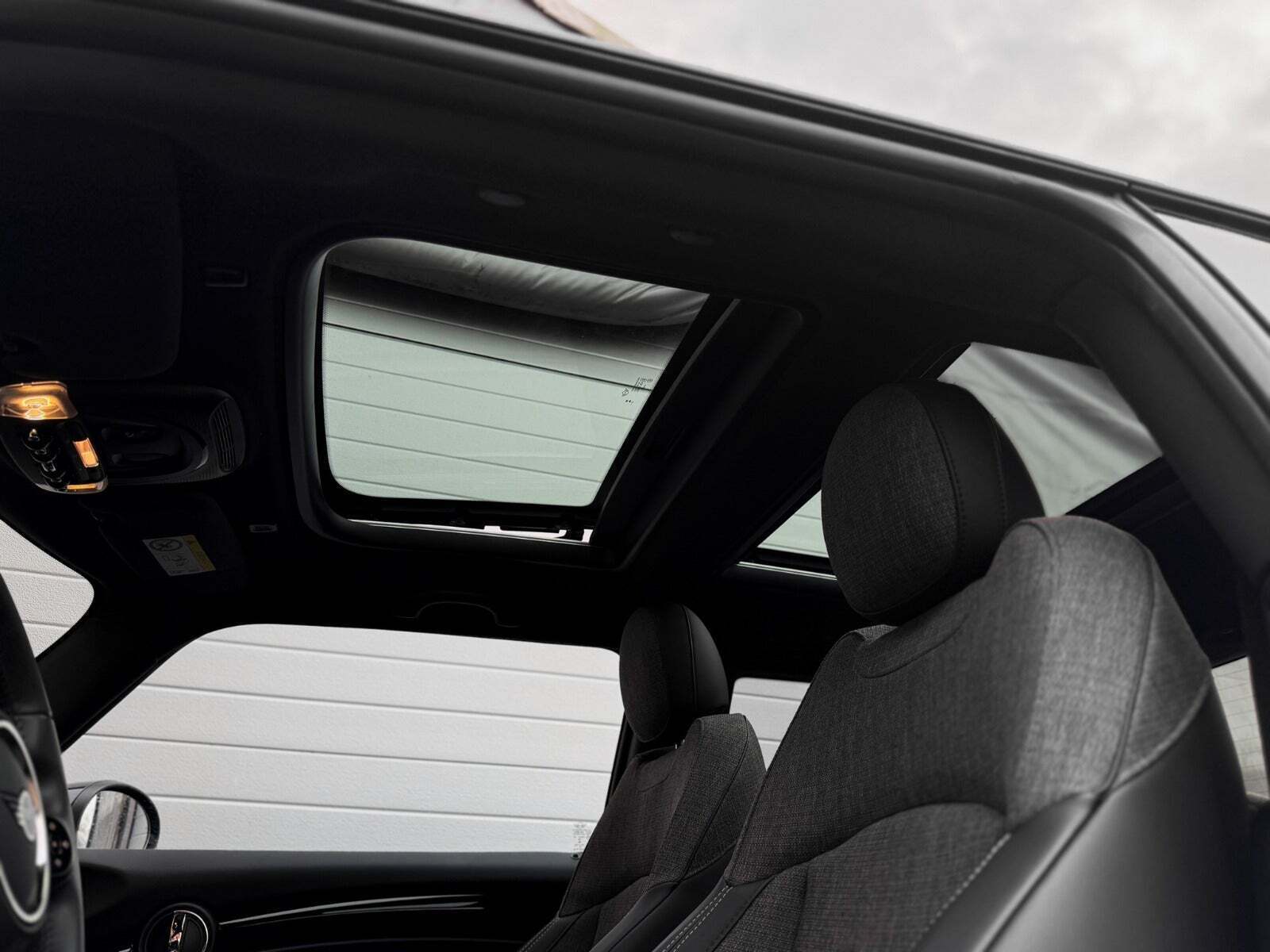 Sort Mini Cooper SE fra 2023