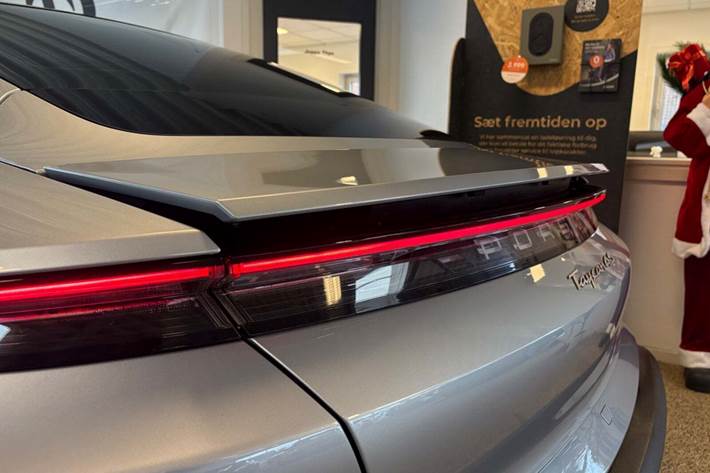 Sølv Porsche Taycan 4S fra 2021