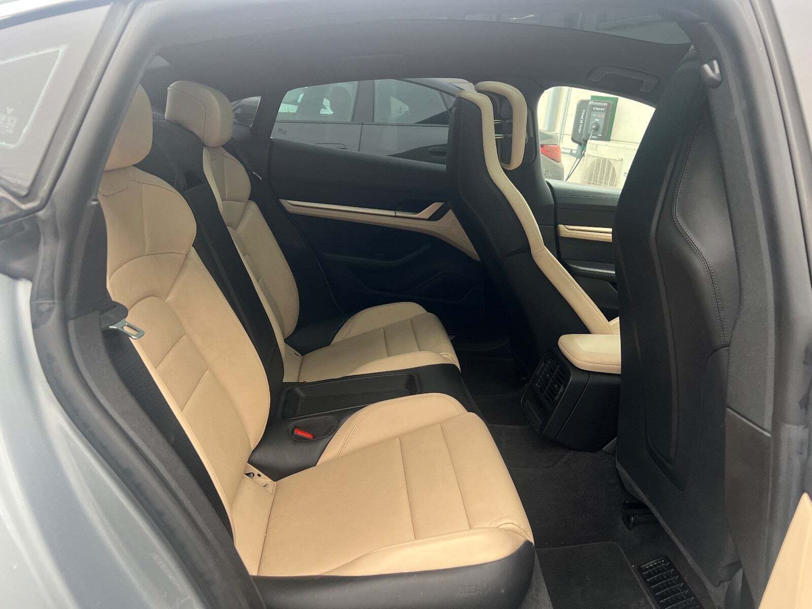 Sølv Porsche Taycan 4S fra 2021