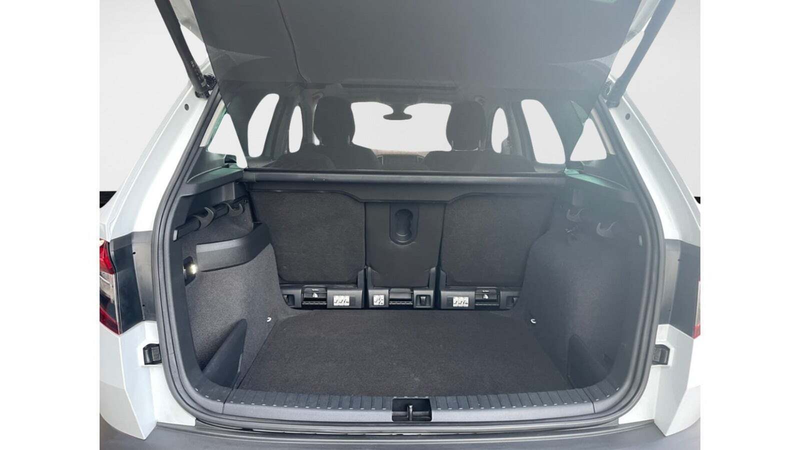 Hvid Skoda Karoq fra 2018