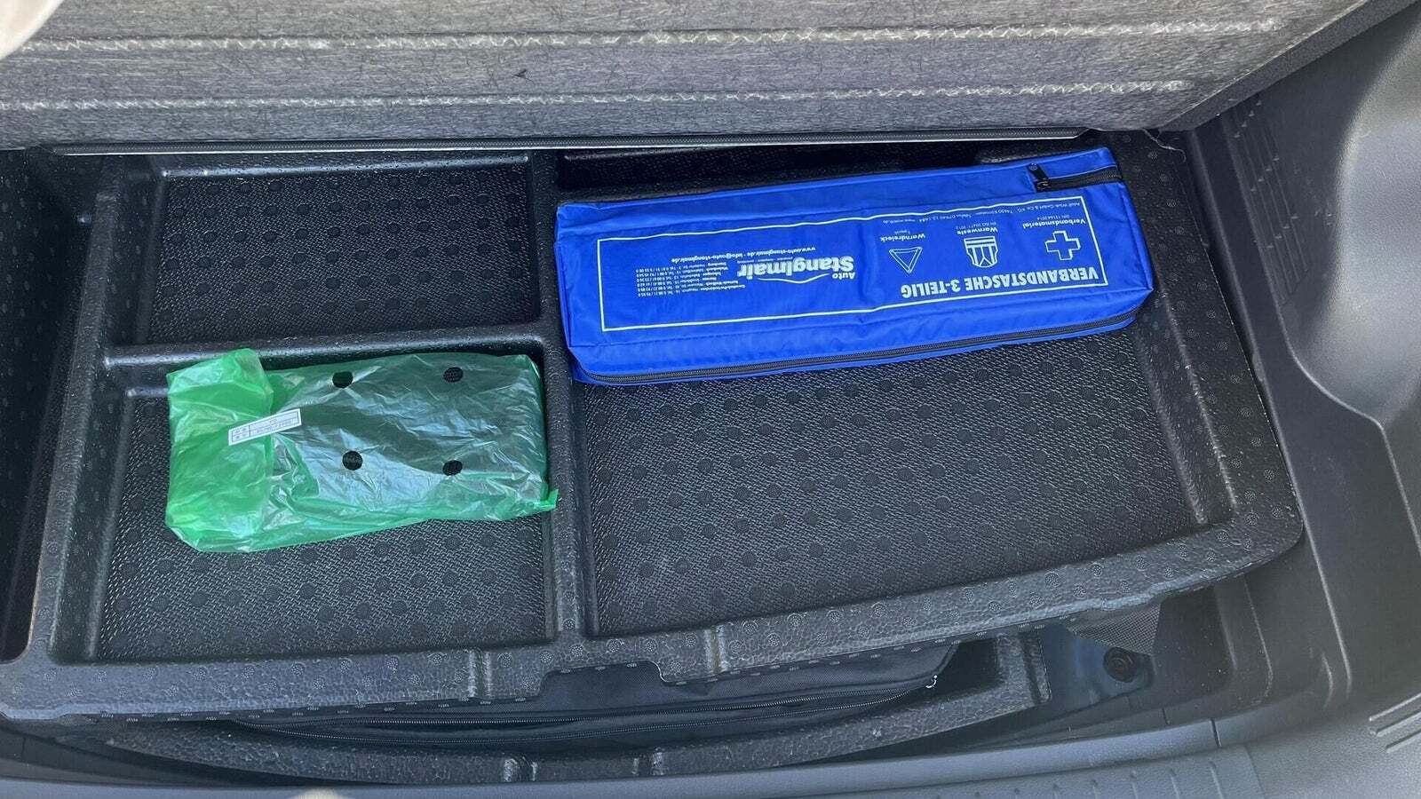 Blå Hyundai Kona fra 2022