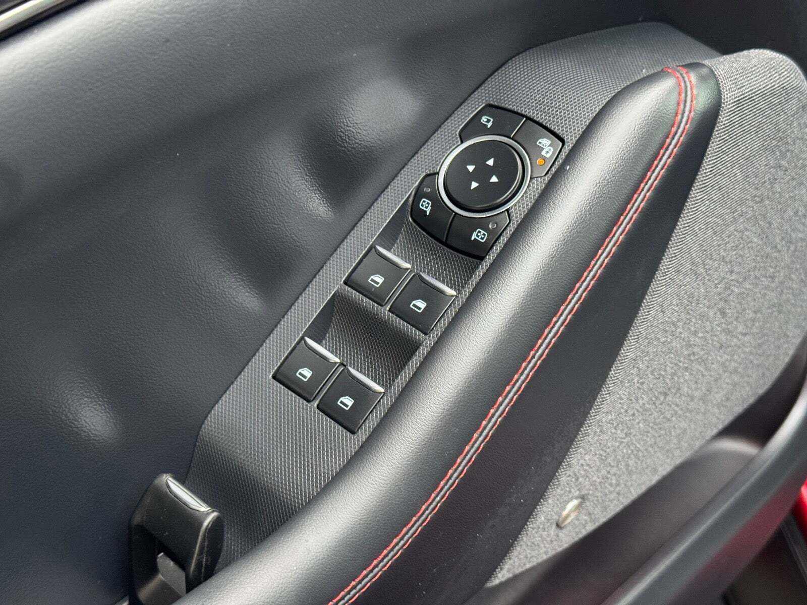 Rød Ford Mustang Mach-E fra 2024