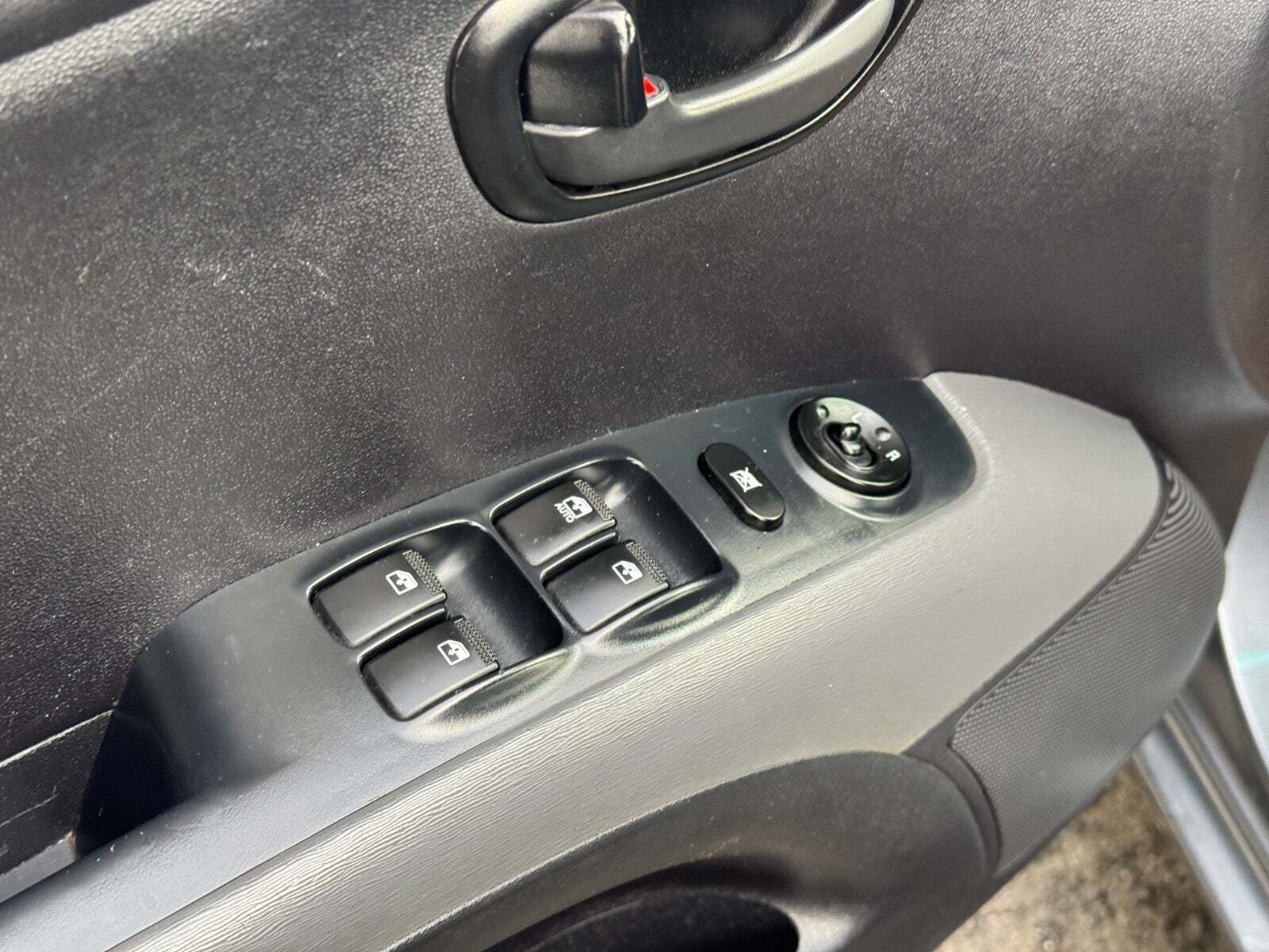 Grå Hyundai i10 fra 2010