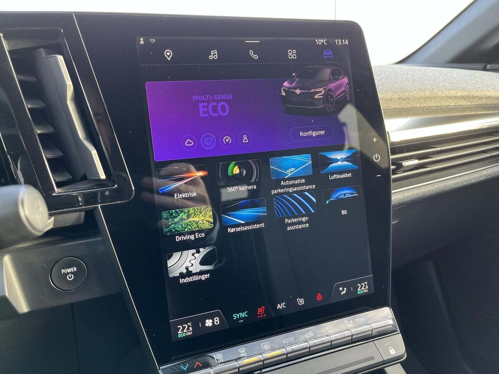 Rød Renault Megane E-Tech fra 2022