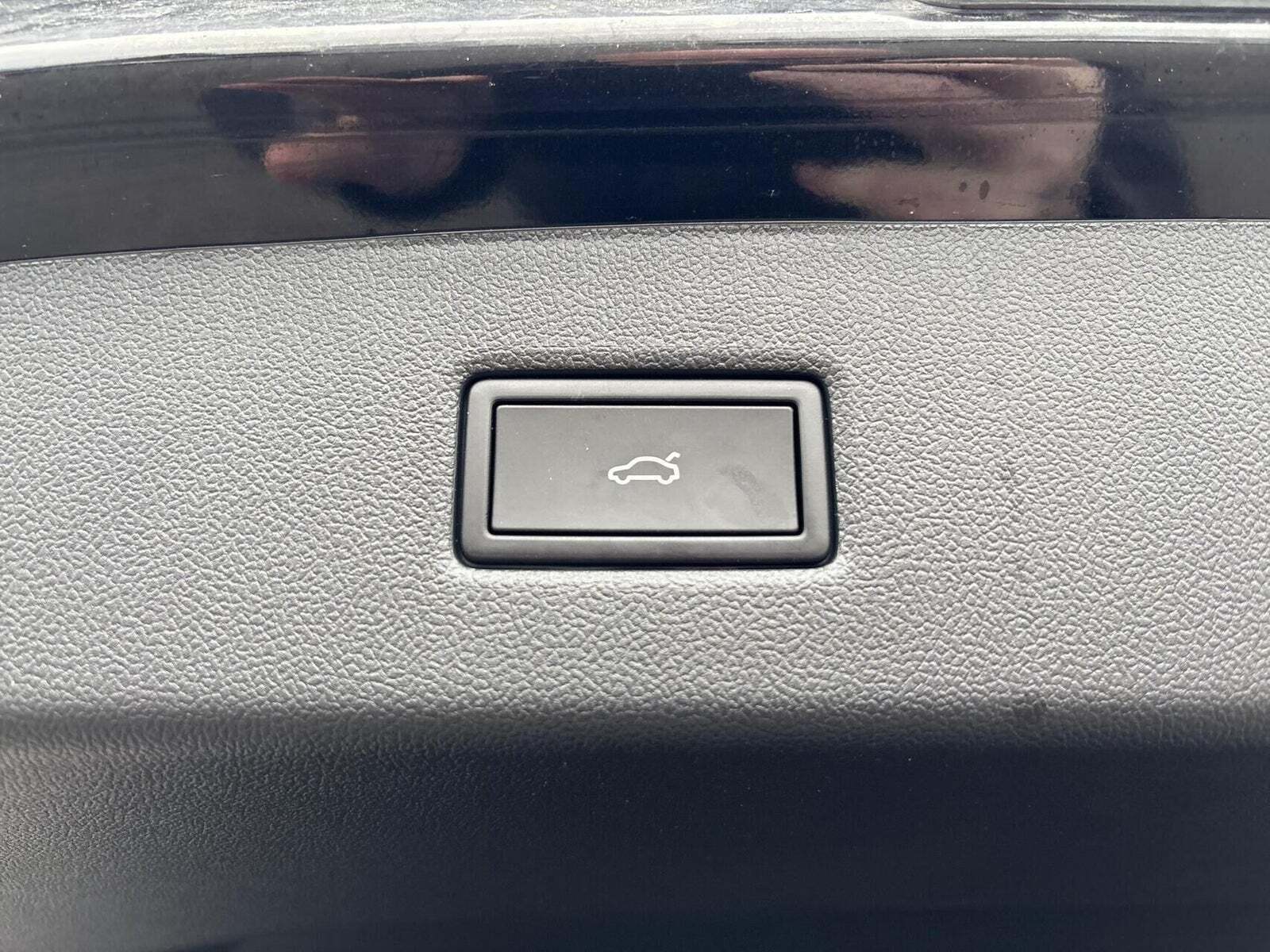 Grå Ford Explorer fra 2025