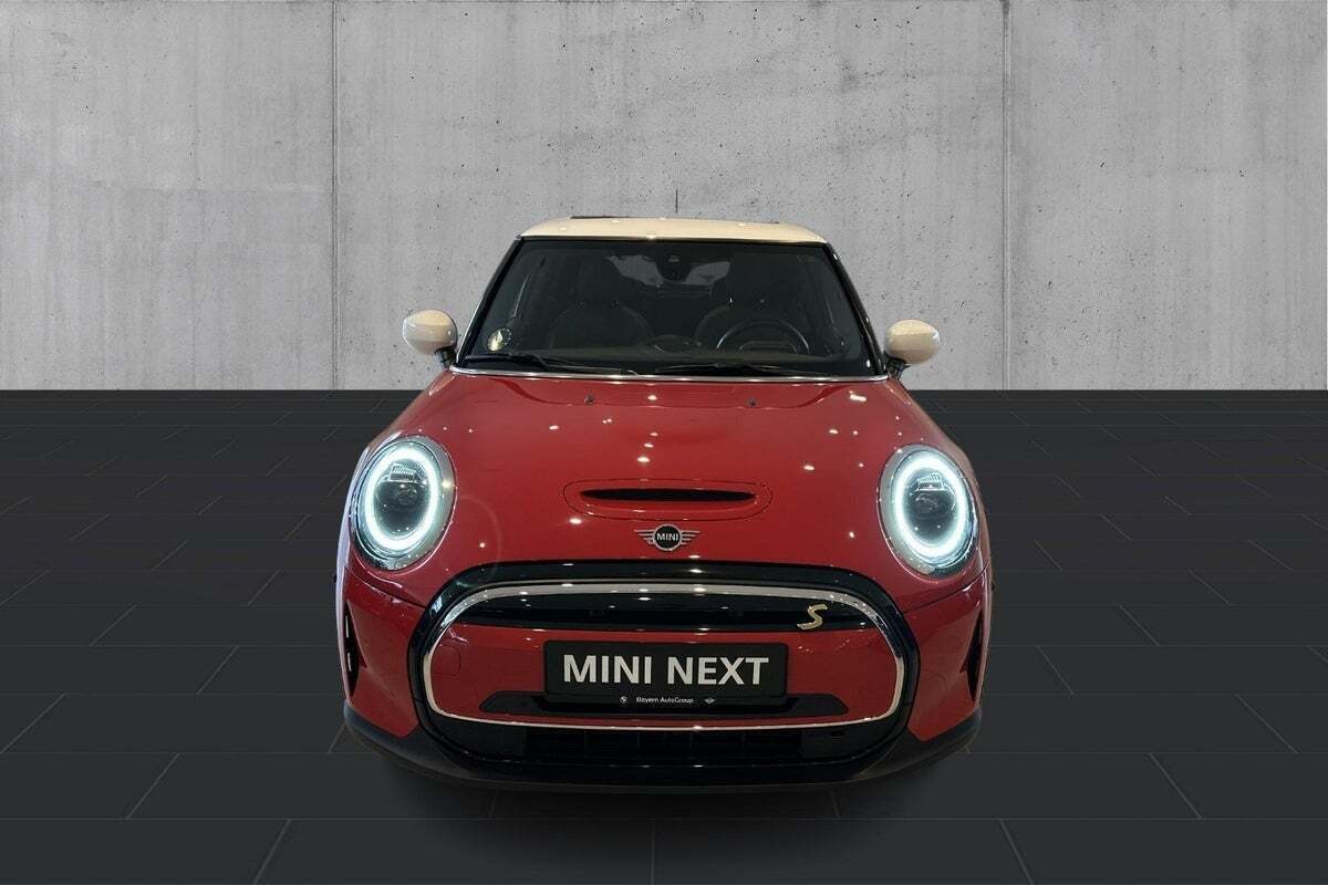 Rød Mini Cooper SE fra 2023