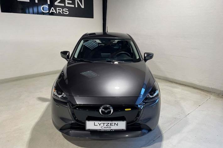 Grå Mazda 2 fra 2023