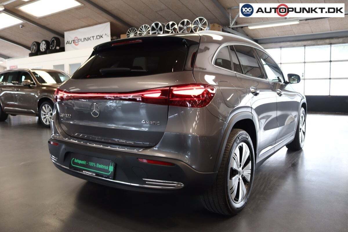 Grå Mercedes EQA300 fra 2024