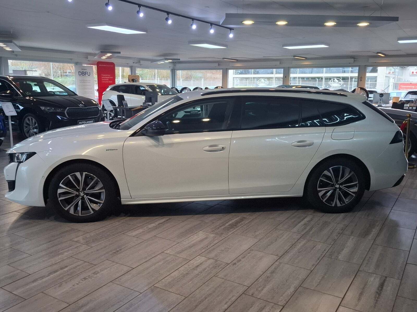 Hvid Peugeot 508 fra 2022