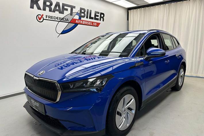 Blå Skoda Enyaq fra 2023 set udefra