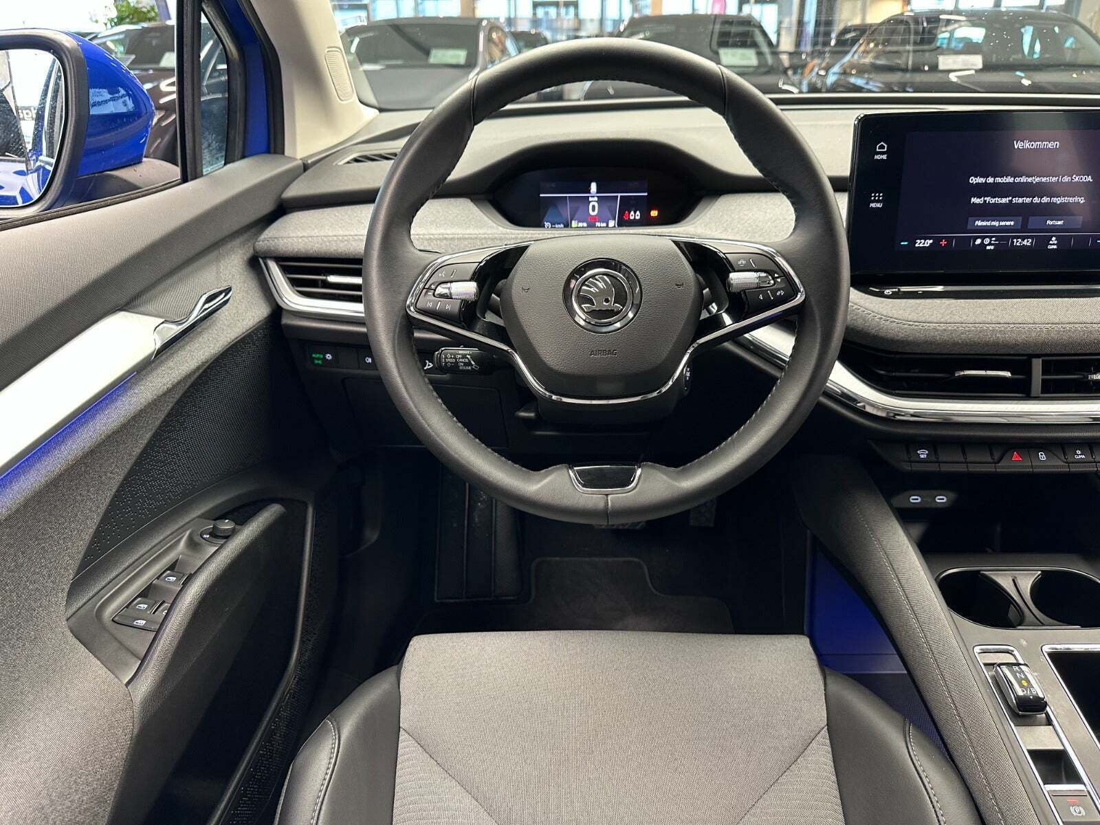 Blå Skoda Enyaq fra 2023