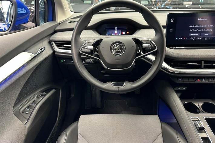 Blå Skoda Enyaq fra 2023