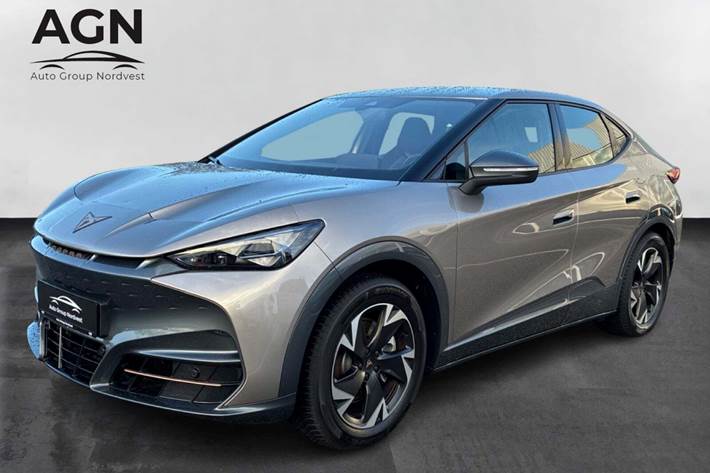 Grå Cupra Tavascan fra 2024 set udefra