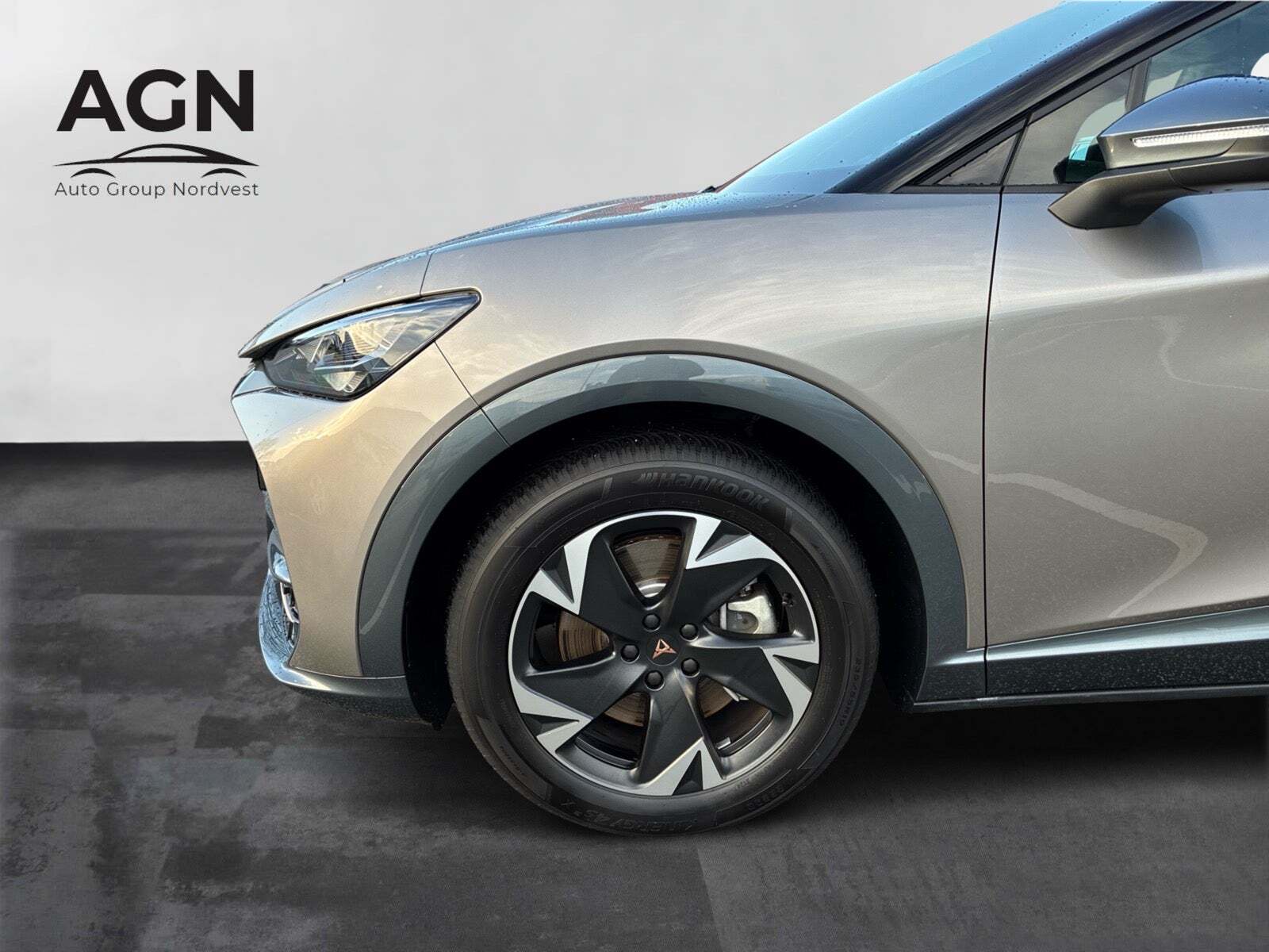 Grå Cupra Tavascan fra 2024