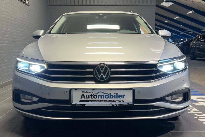 Sølv VW Passat fra 2021