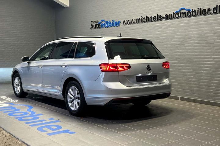 Sølv VW Passat fra 2021
