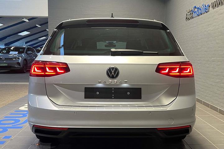 Sølv VW Passat fra 2021