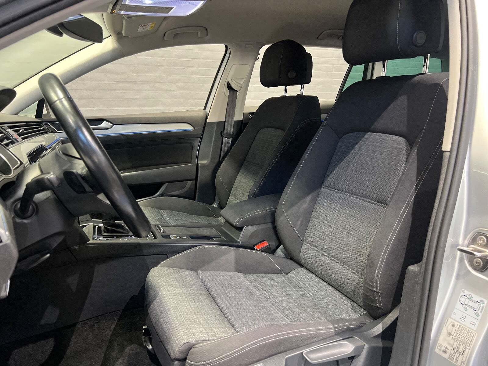 Sølv VW Passat fra 2021