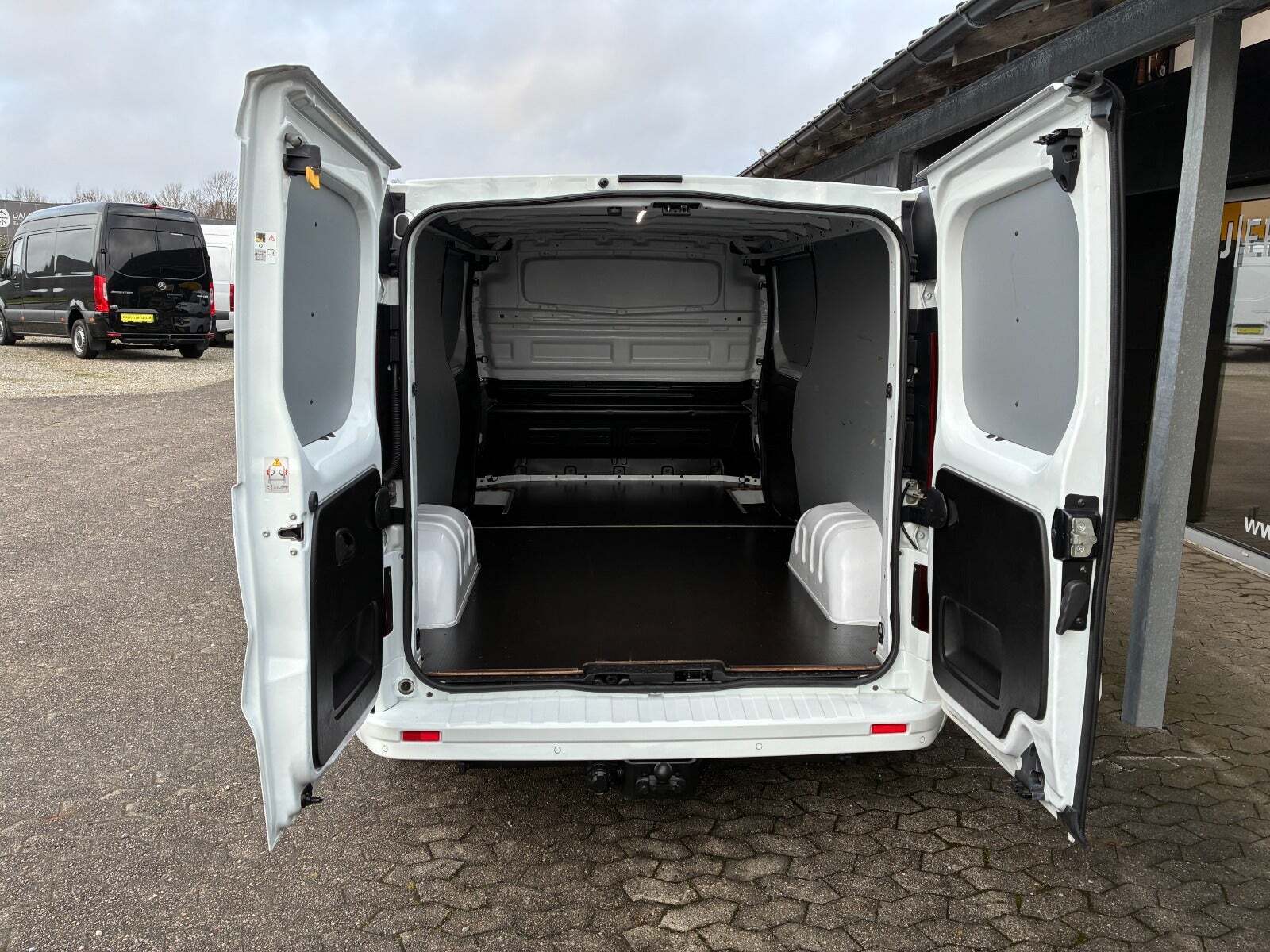 Hvid Renault Trafic T29 fra 2019