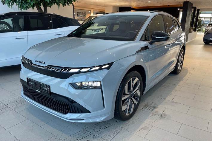 Grå Skoda Enyaq fra 2026 set udefra