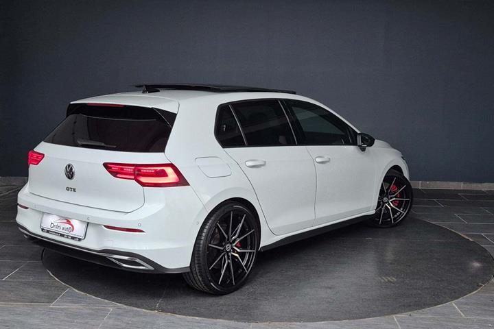 Hvid VW Golf VIII fra 2021