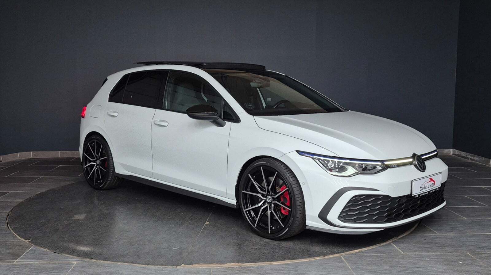 Hvid VW Golf VIII fra 2021