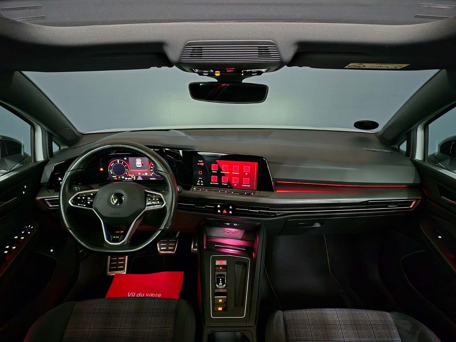Hvid VW Golf VIII fra 2021