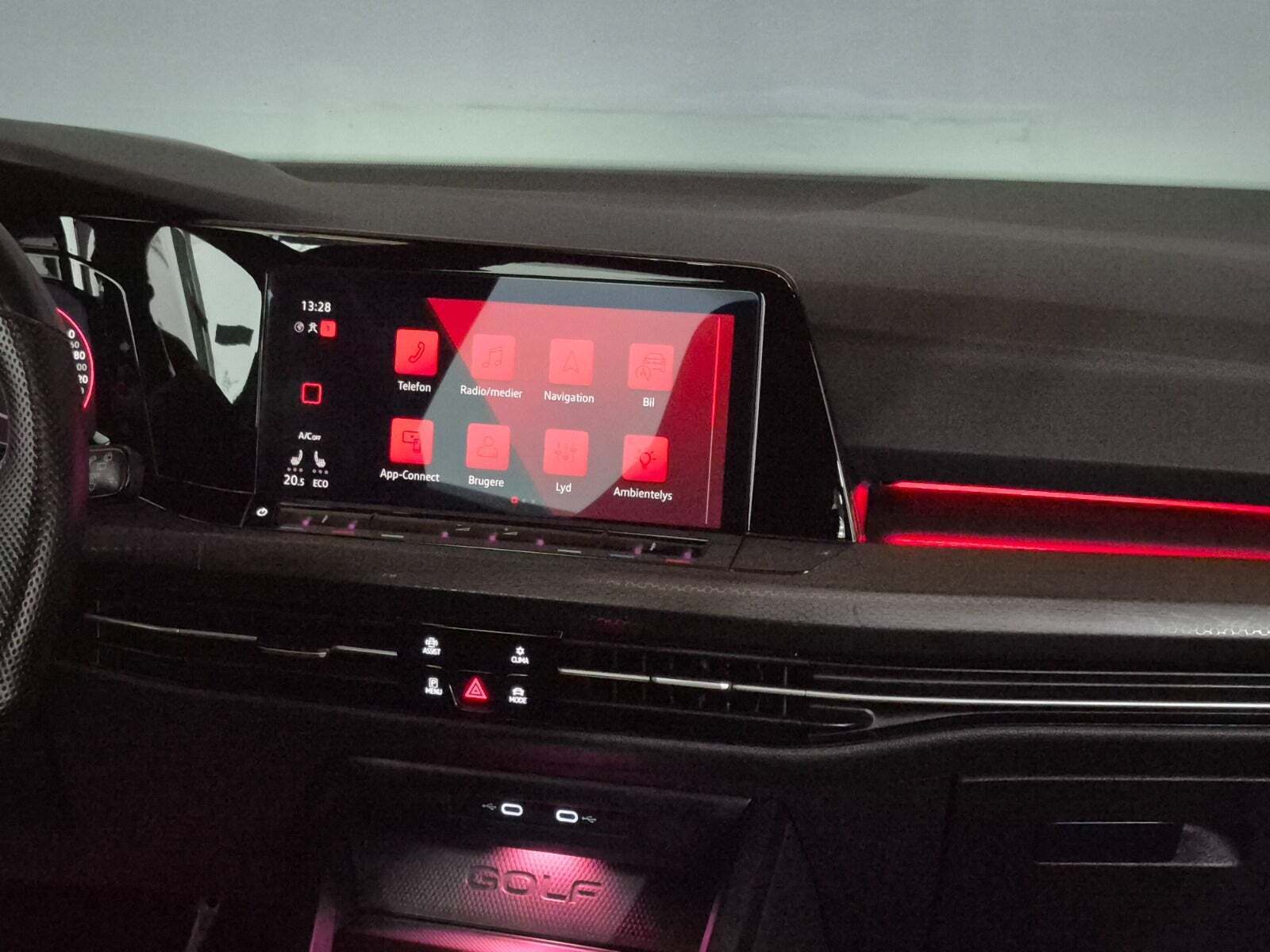Hvid VW Golf VIII fra 2021