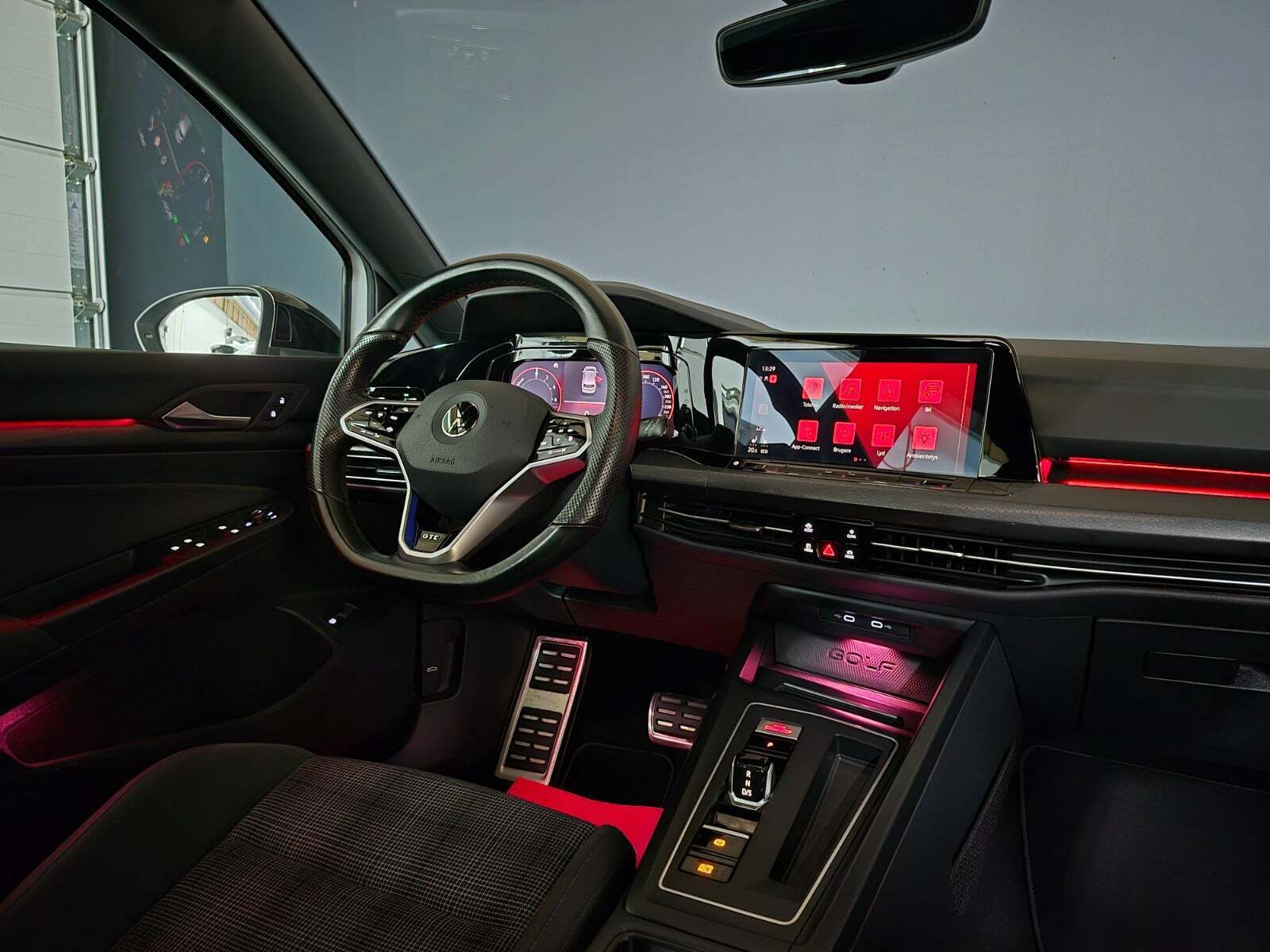 Hvid VW Golf VIII fra 2021