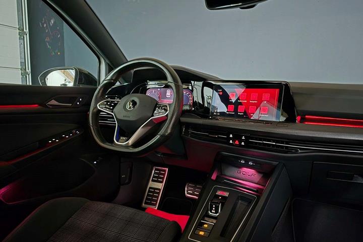 Hvid VW Golf VIII fra 2021