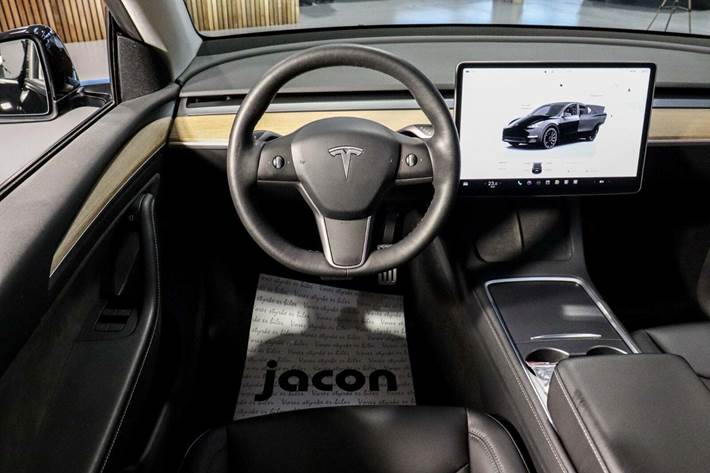 Sort Tesla Model Y fra 2022