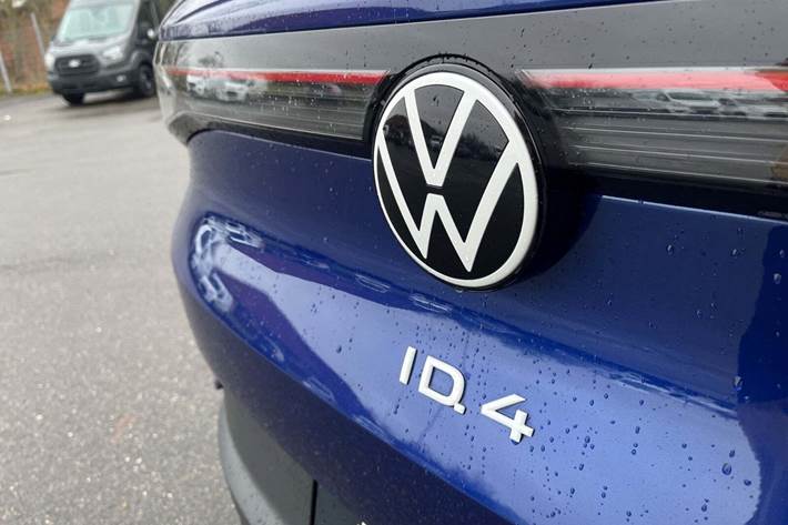 Blå VW ID.4 fra 2023
