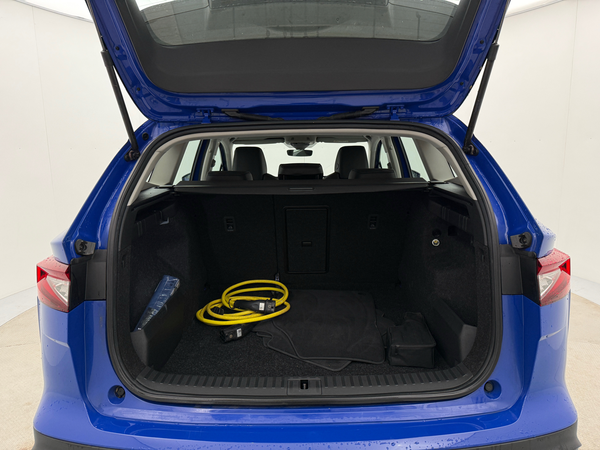 Blå Skoda Enyaq iV fra 2023