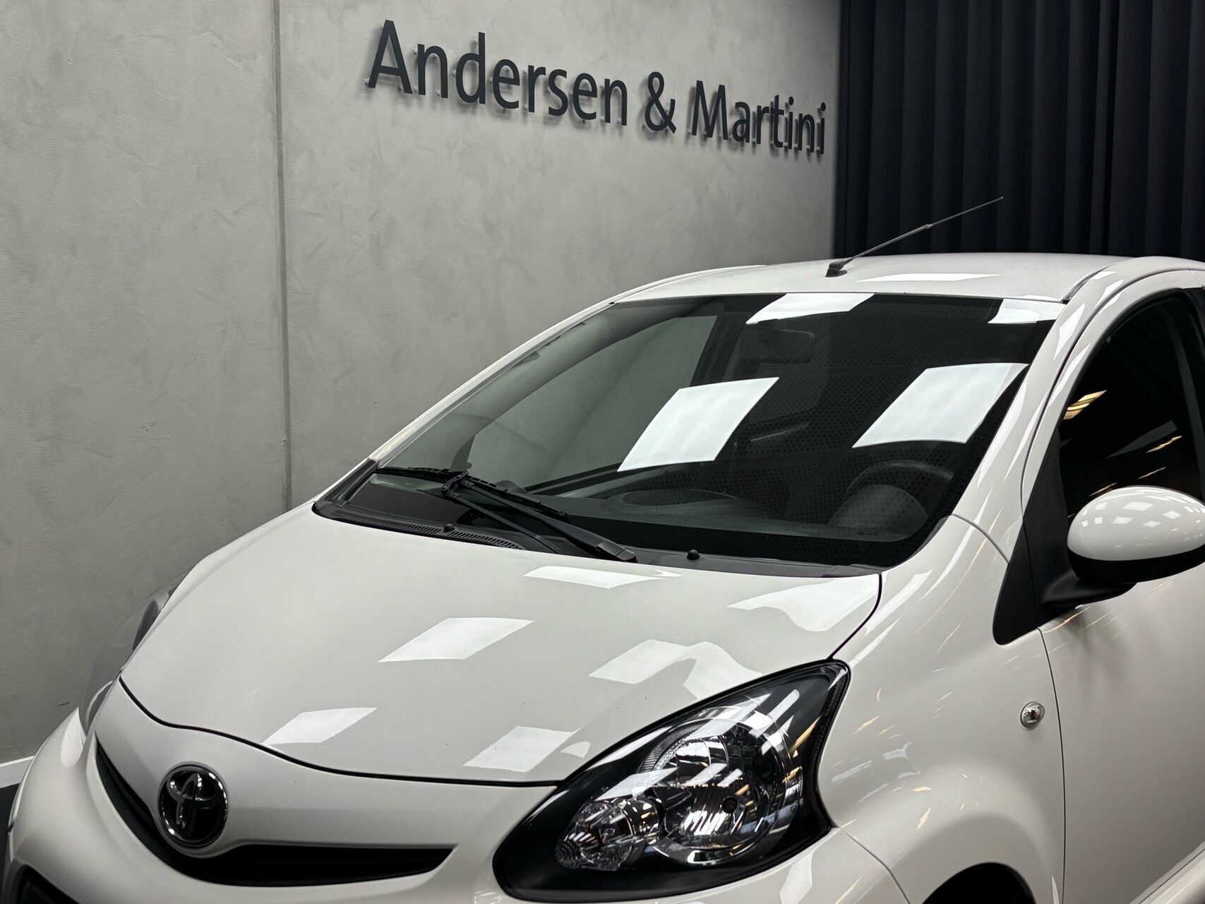 Hvid Toyota Aygo fra 2013