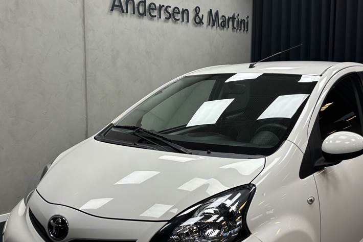 Hvid Toyota Aygo fra 2013