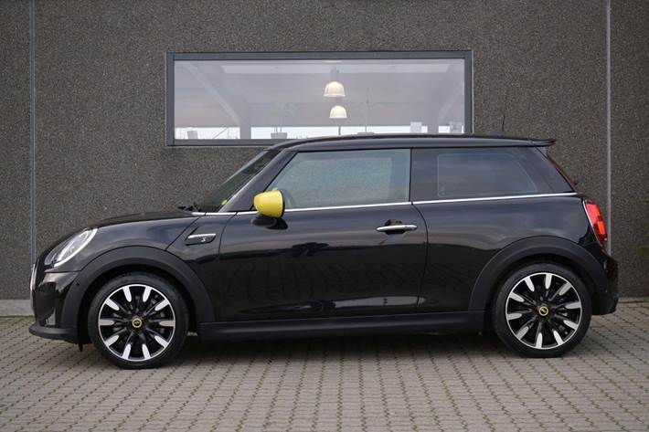 Sort Mini Cooper SE fra 2021