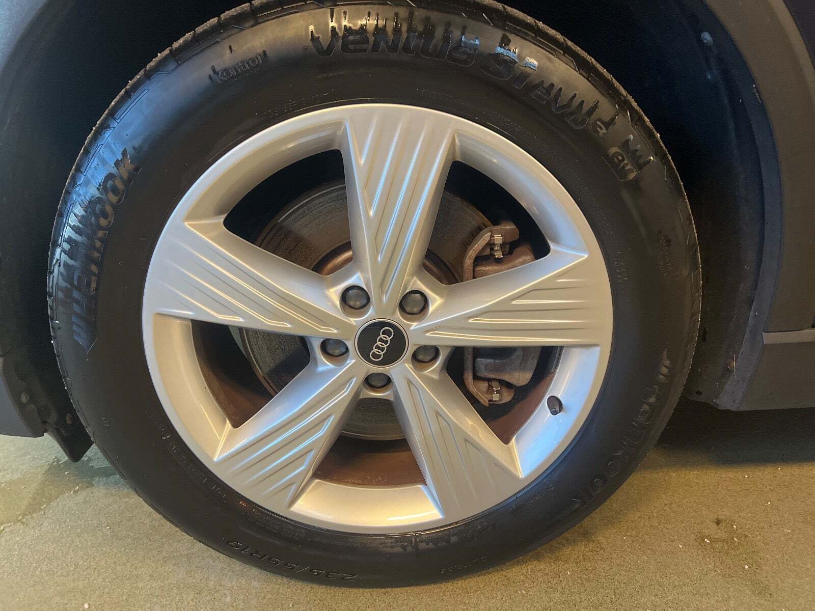 Blå Audi Q4 e-tron fra 2022