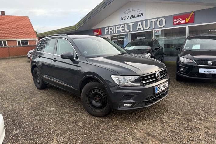 Grå VW Tiguan fra 2018 set udefra