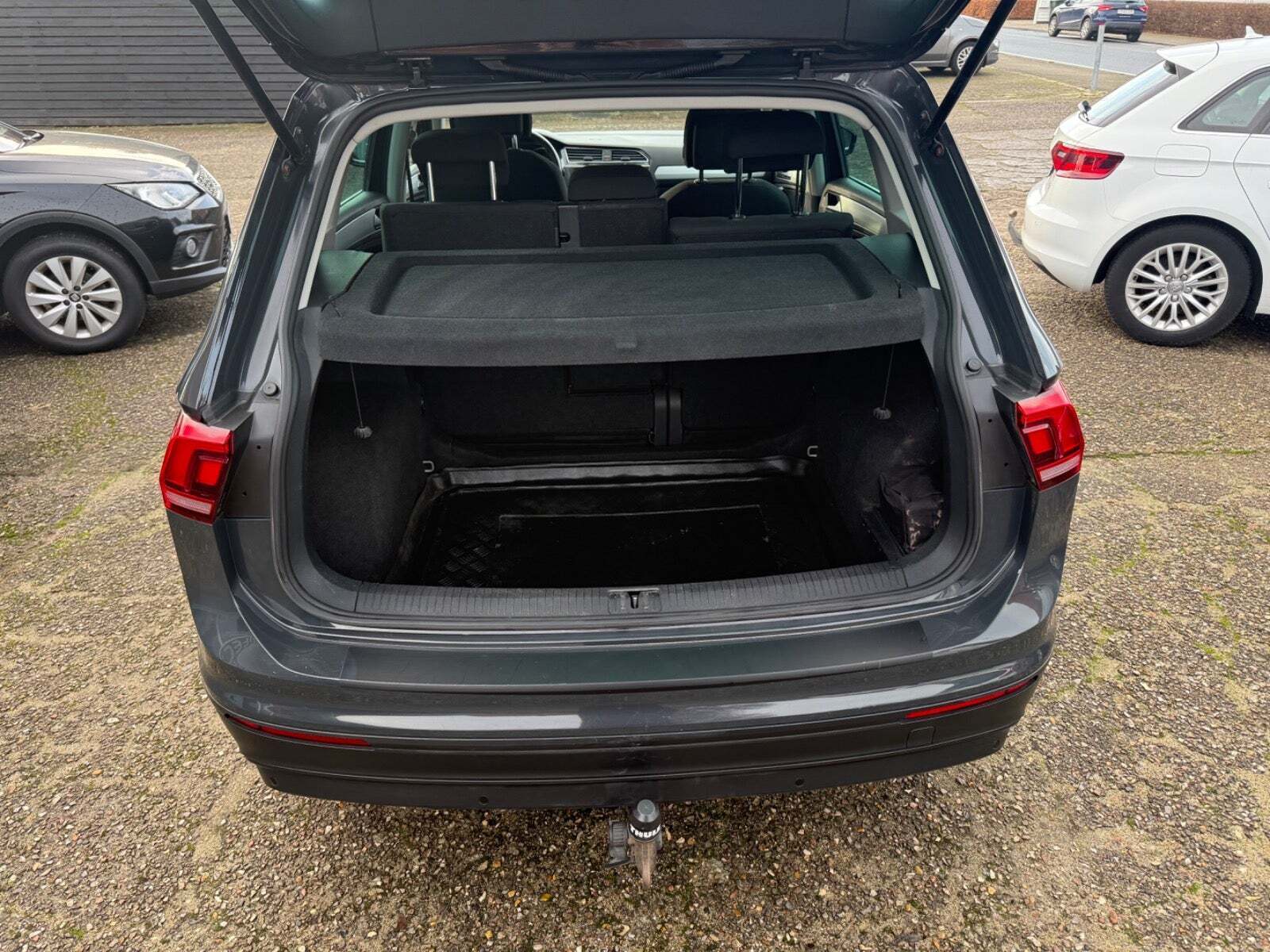Grå VW Tiguan fra 2018