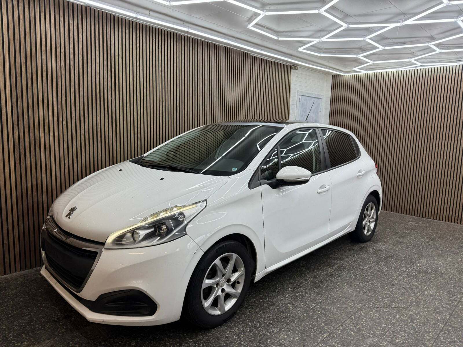 Peugeot 208 1,6 BlueHDi 100 Allure