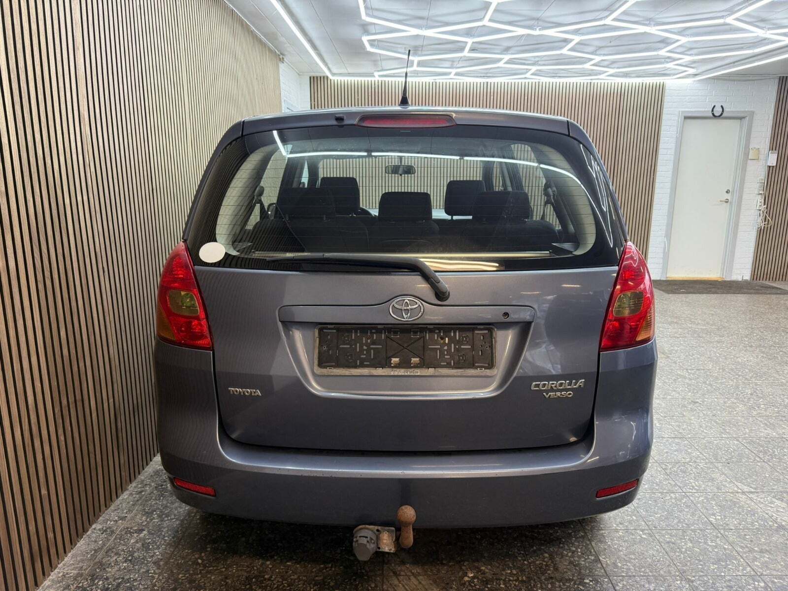 Blå Toyota Corolla Verso fra 2004