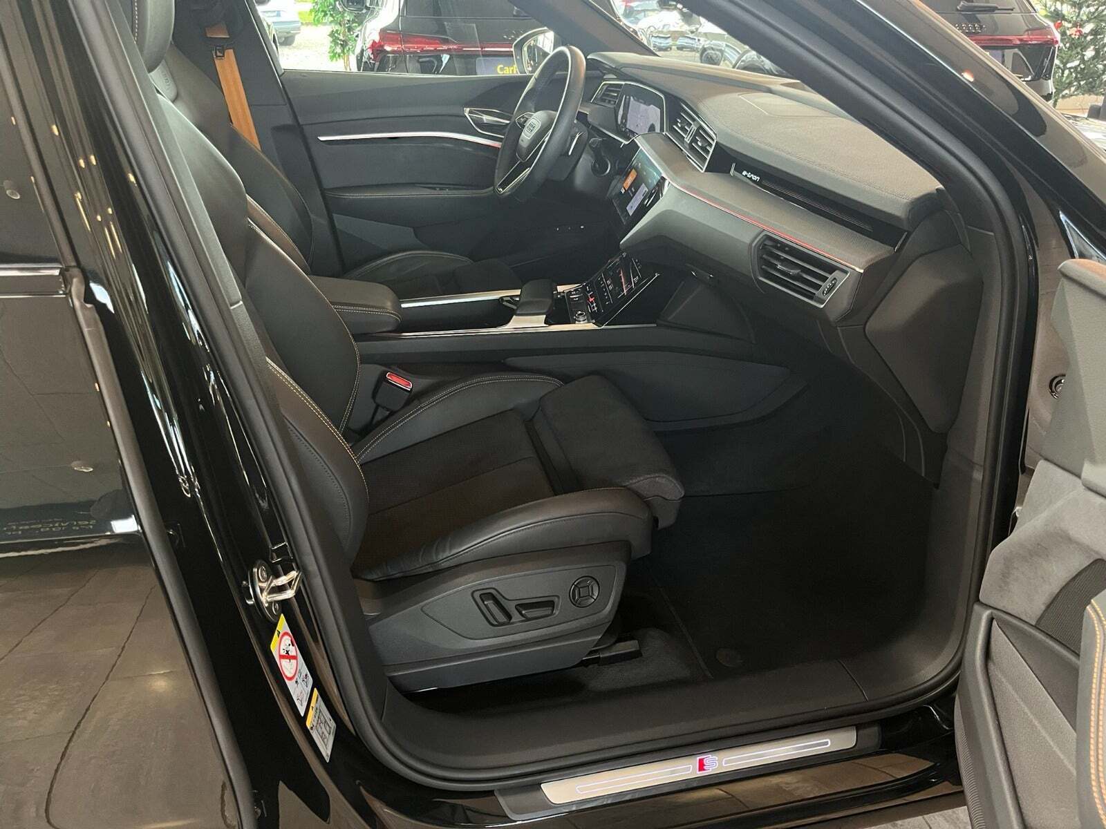 Sort Audi e-tron fra 2023