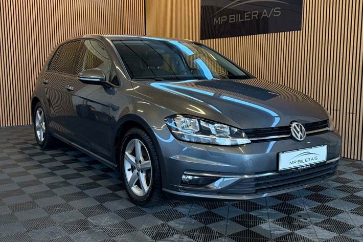 Grå VW Golf VII fra 2019