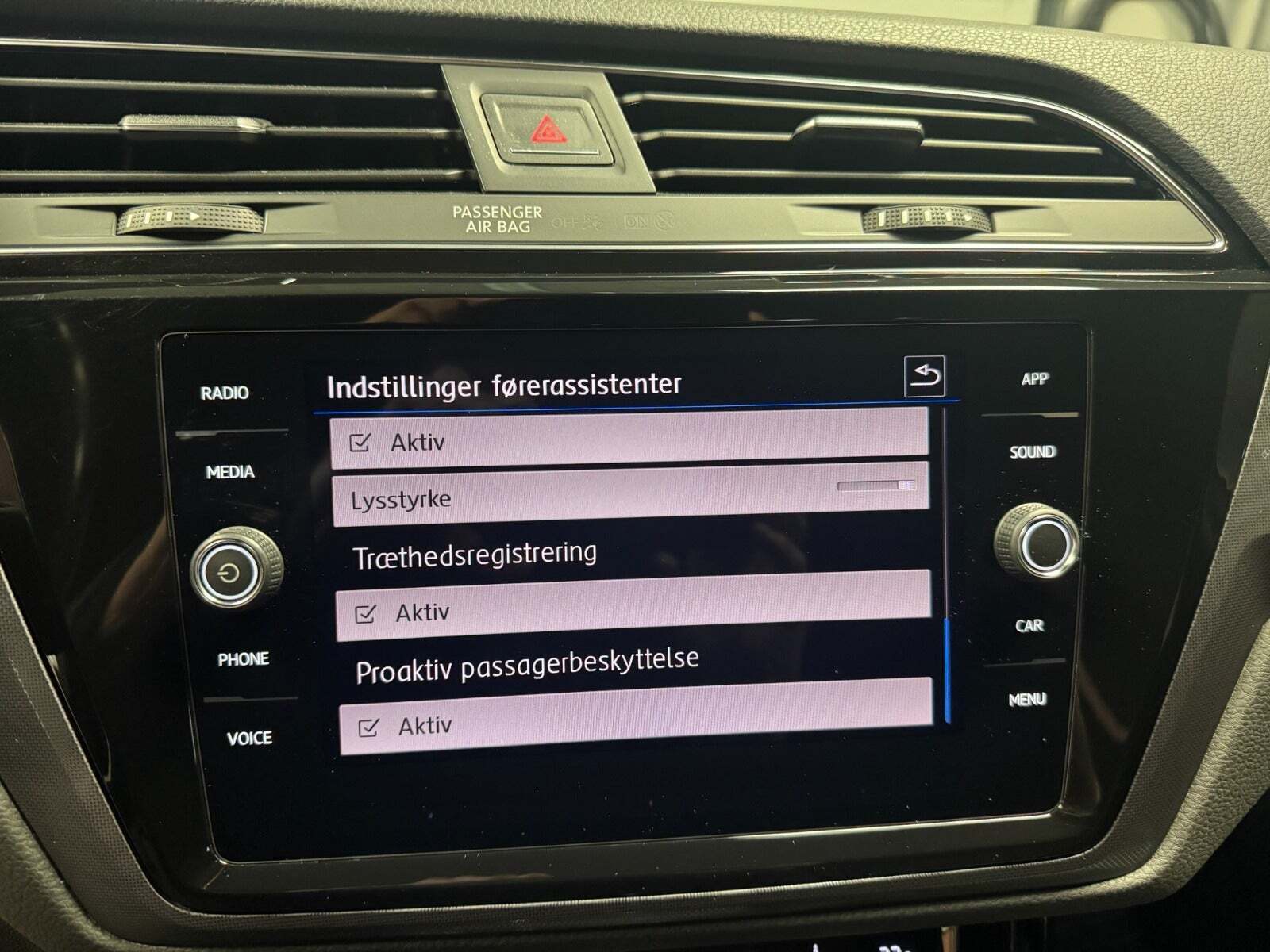 Grå VW Touran fra 2020