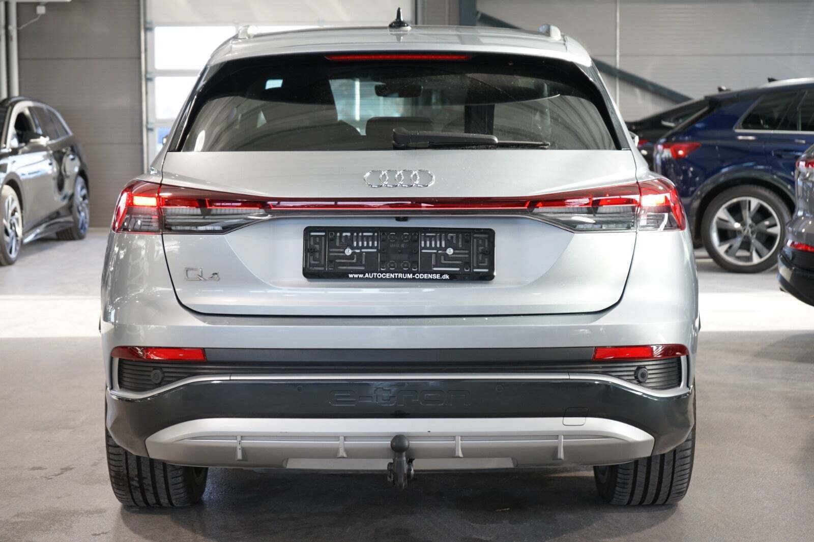 Sølv Audi Q4 e-tron fra 2024