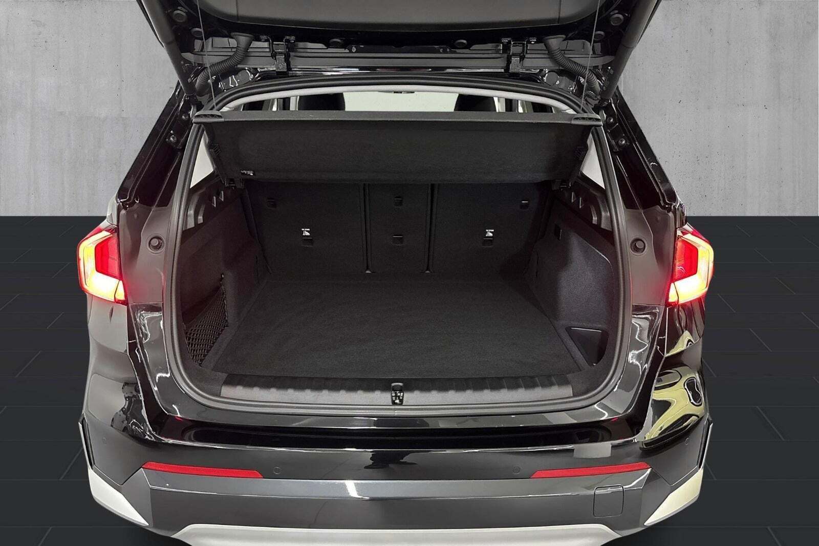 Sort BMW iX1 fra 2025