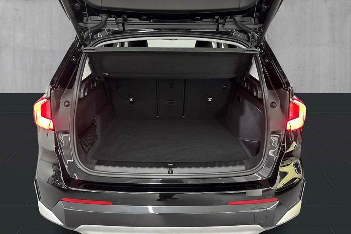 Sort BMW iX1 fra 2025